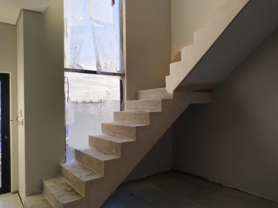  Bedroom Property for Sale in Sandown Western Cape